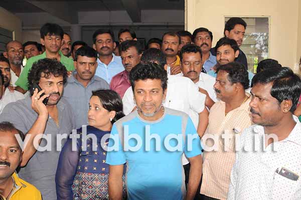 ನ್ಯಾಯಾಲಯಕ್ಕೆ ನಟ ಶಿವರಾಜ್‌ಕುಮಾರ್ ದಂಪತಿ ಹಾಜರು