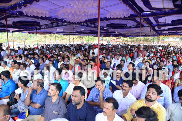 ಬಂದ್ ನಡುವೆಯೂ ನೆಹರೂ ಮೈದಾನದಲ್ಲಿ ಸೇರಿದ ಸಾವಿರಾರು ಮಂದಿ