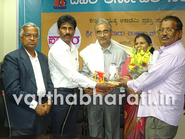 ದೆಹಲಿ ಕರ್ನಾಟಕ ಸಂಘದಿಂದ ಬೊಳುವಾರು ಮುಹಮ್ಮದ್ ಕುಂಞಿಗೆ ಸನ್ಮಾನ