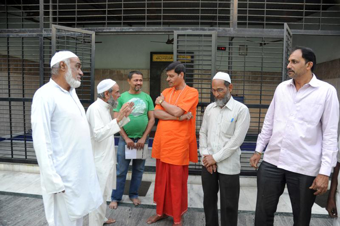 ಮೂವತ್ತು ವರ್ಷಗಳಿಂದ ಪಾಳು ಬಿದ್ದಿದ್ದ ಮಸೀದಿ ದುರಸ್ತಿ ಮಾಡಿಕೊಟ್ಟ ಹಿಂದೂಗಳು