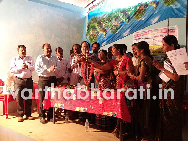 ಎಳನೀರು ಪ್ರದೇಶದ ಜನರಿಗೆ ಮೂಲಭೂತ ಸೌಲಭ್ಯಗಳನ್ನು ಒದಗಿಸಲು ಜಿಪಂ ಕಾರ್ಯನಿರ್ವಹಣಾಧಿಕಾರಿ ರವಿ ಆಶ್ವಾಸನೆ