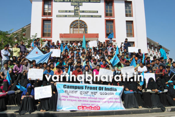 ಬುರ್ಖಾ ವಿವಾದವೆಬ್ಬಿಸಿ ವಿದ್ಯಾರ್ಥಿನಿಯರ ಮೇಲೆ ಹಲ್ಲೆ ನಡೆಸಿದ ಎಬಿವಿಪಿ