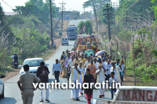 ಕೊಣಾಜೆ : ಜಾನಪದ ದಿಬ್ಬಣ ಮೆರವಣಿಗೆಯ ಮೂಲಕ ಅಬ್ಬಕ್ಕ ಉತ್ಸವಕ್ಕೆ ಚಾಲನೆ