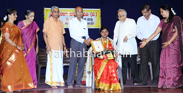 ಸುಚಿತ್ರಾ ಹೊಳ್ಳರಿಗೆ ‘ರಾಗಧನ ಪಲ್ಲವಿ’ ಪ್ರಶಸ್ತಿ ಪ್ರದಾನ