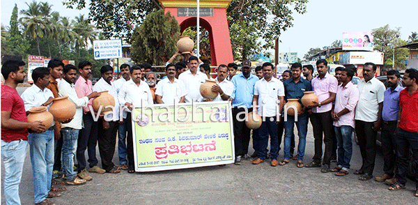 ಡಿಕೆಶಿ ಕ್ಷಮೆಯಾಚನೆಗೆ ಆಗ್ರಹಿಸಿ ಕುಂಬಾರರ ಧರಣಿ