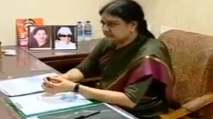 ಸಿಎಂ ಪಟ್ಟ ಪಡೆಯಲು ಶಶಿಕಲಾ ಪಟ್ಟು; ಮಧ್ಯಾಹ್ನ 3  ಗಂಟೆಗೆ ಶಾಸಕರ ಸಭೆ