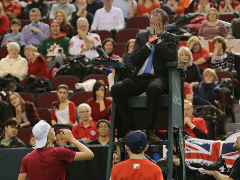 ಅಂಪೈರ್ ಮುಖಕ್ಕೆ ಚೆಂಡಿನಿಂದ ಹಲ್ಲೆ