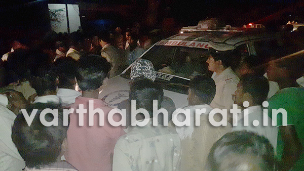 ವಿಷ ಆಹಾರ ಪ್ರಕರಣದಲ್ಲಿ ನಾಲ್ಕನೆ ಸಾವು: ವಿದ್ಯಾವಾರಿಧಿ ಶಾಲೆ ಮುಂದೆ ಶವವಿಟ್ಟು ಪ್ರತಿಭಟನೆ