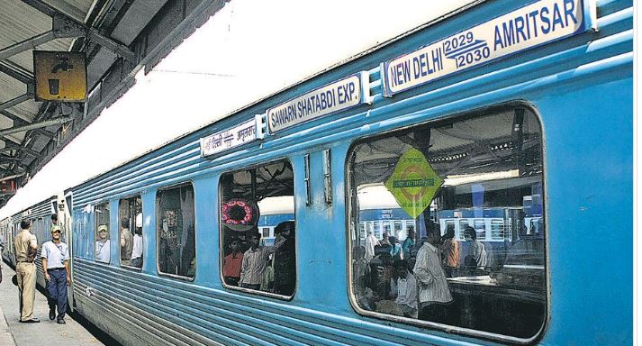 ಸ್ವರ್ಣ ಶತಾಬ್ದಿ ಎಕ್ಸ್‌ಪ್ರೆಸ್ ರೈಲಿನ ಮಾಲಕನಾದ ರೈತ !