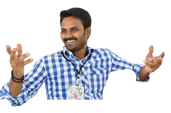 ಮುತ್ತುಕೃಷ್ಣನ್ ಫೇಸ್‌ಬುಕ್ ವಾಲ್ ಬಿಚ್ಚಿಡುವ ಸಂಘರ್ಷದ ಕಥೆಗಳು