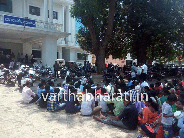 ನಡಾವಳಿಗಾಗಿ ಧರಣಿ ಕುಳಿತ ಕೊರಗ ಸಮುದಾಯ