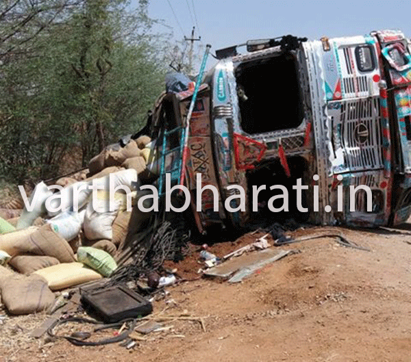 ಭೀಕರ ರಸ್ತೆ ಅಪಘಾತಕ್ಕೆ 11 ಮಂದಿ ಬಲಿ