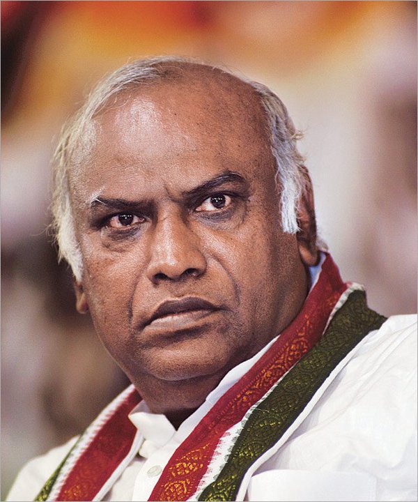 ಮುಖ್ಯಮಂತ್ರಿಯಾಗಿ ಯೋಗಿ ಆದಿತ್ಯನಾಥ ಆಯ್ಕೆ ತಪ್ಪು ನಿರ್ಧಾರ: ಮಲ್ಲಿಕಾರ್ಜುನ ಖರ್ಗೆ