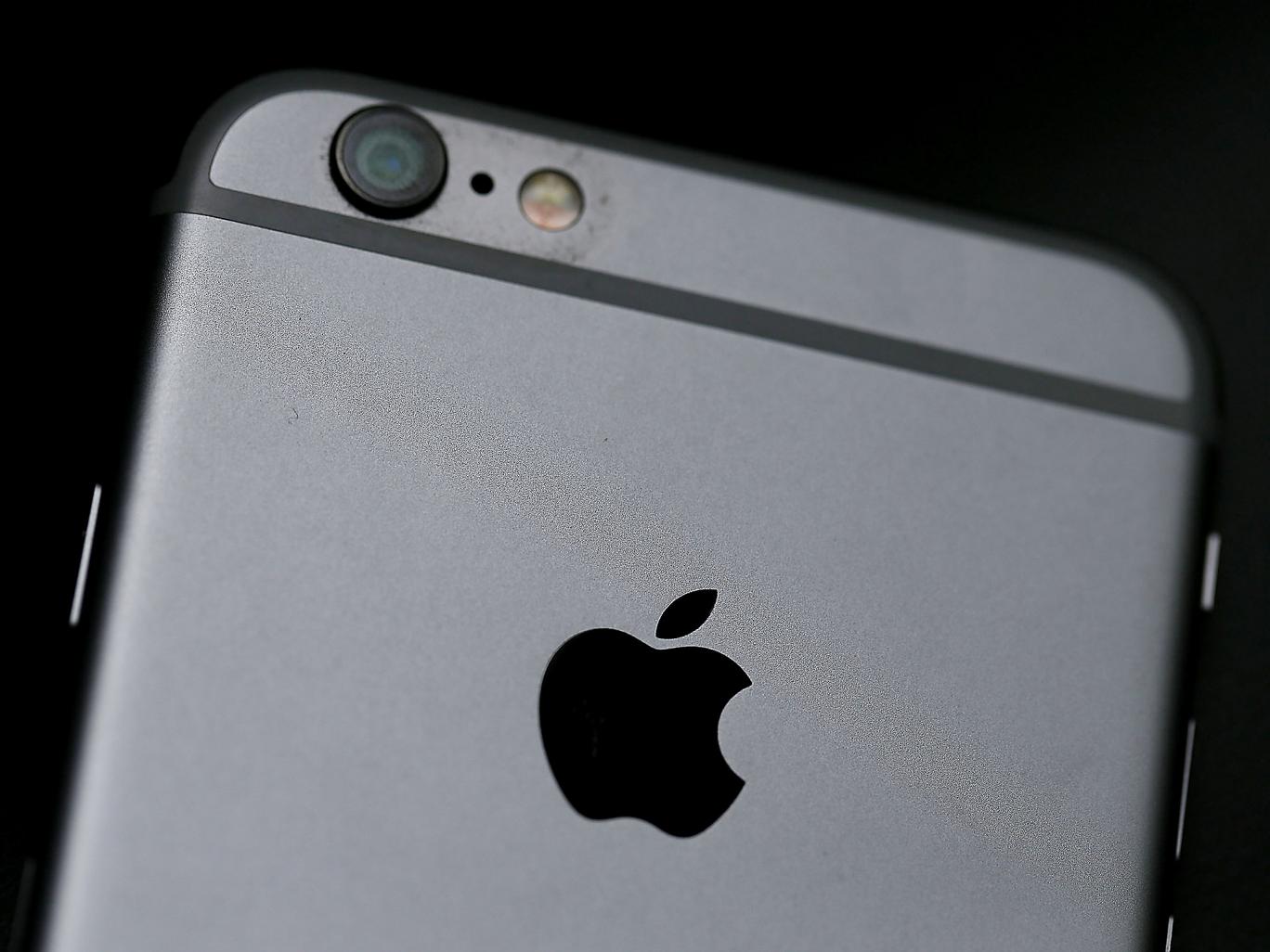 ಐ ಫೋನ್ ಚಾರ್ಜ್ ಆಗುತ್ತಿದ್ದಾಗ ನೀರಿಗೆ: ವಿದ್ಯುದಾಘಾತದಿಂದ ವ್ಯಕ್ತಿ ಸಾವು