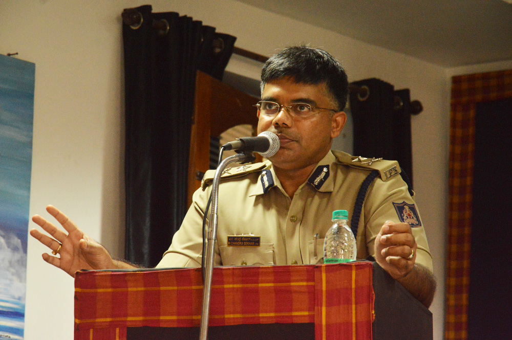 ಸಾಮಾಜಿಕ ಜಾಲತಾಣಗಳ ಬಳಕೆಯಲ್ಲಿ ಮಿತಿ ಅಗತ್ಯ: ಎಂ.ಚಂದ್ರಶೇಖರ್