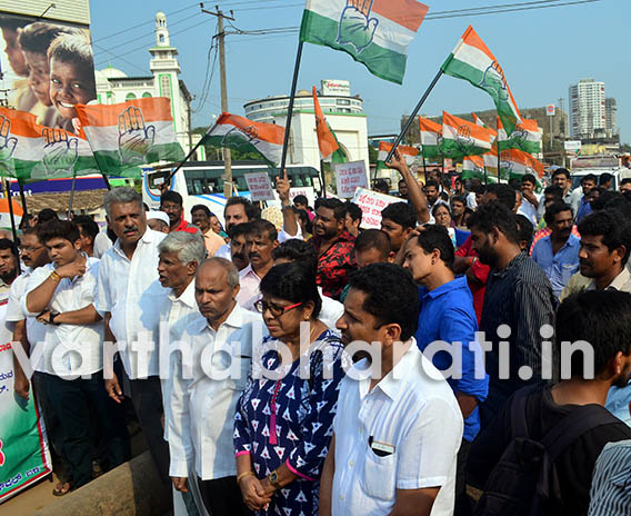 ರಾಷ್ಟ್ರೀಯ ಹೆದ್ದಾರಿ ಕಾಮಗಾರಿ ವಿಳಂಬ:ಪ್ರಾಧಿಕಾರಕ್ಕೆ ಮುತ್ತಿಗೆ