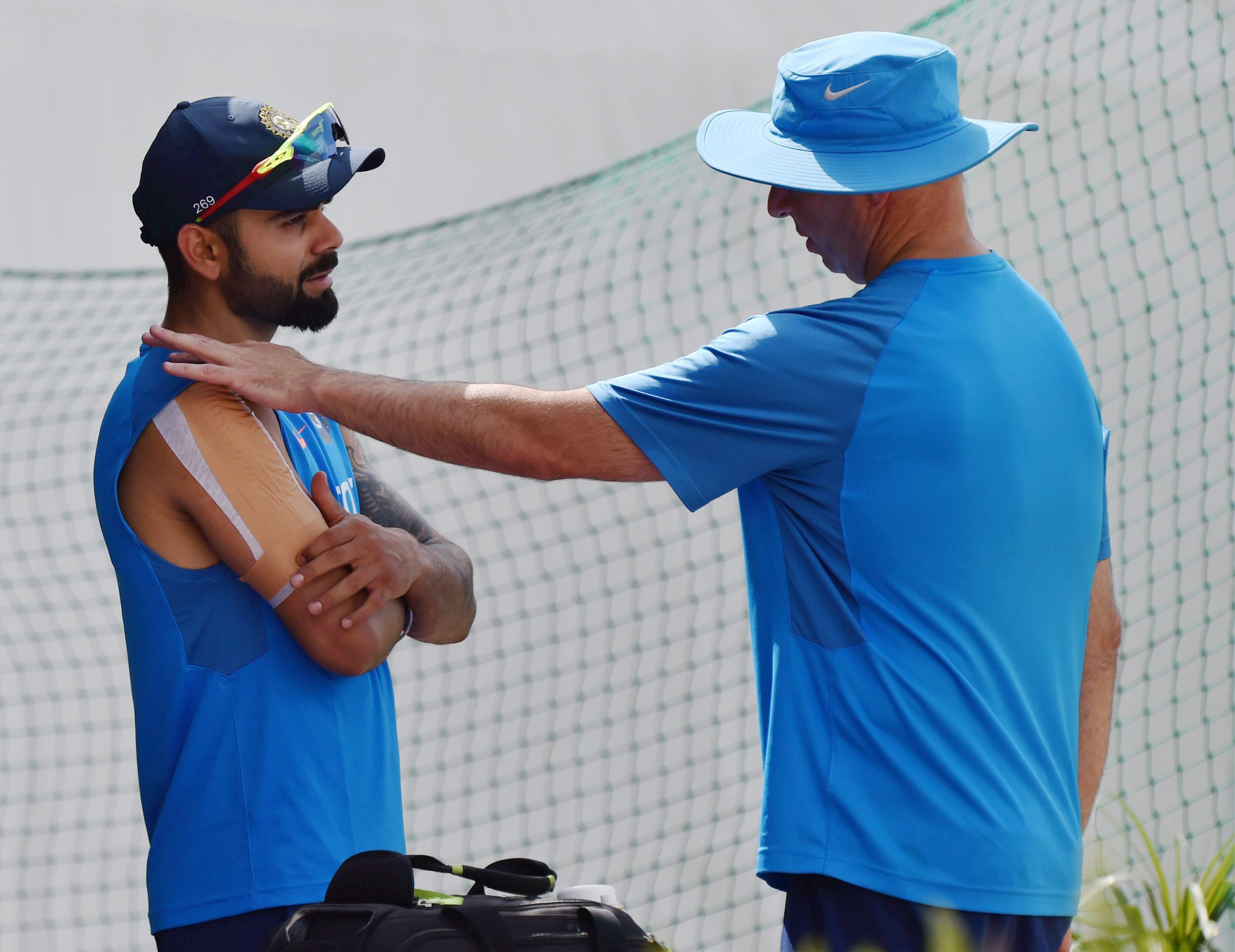 ಧರ್ಮಶಾಲಾದಲ್ಲಿ ಲಘು ಅಭ್ಯಾಸ ನಡೆಸಿದ ಕೊಹ್ಲಿ