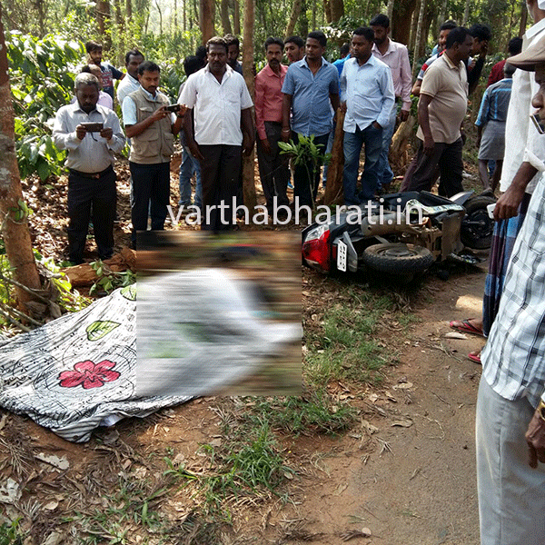 ಆನೆ ದಾಳಿಗೆ ಕಾಲೇಜು ವಿದ್ಯಾರ್ಥಿನಿ ಬಲಿ; ವಿದ್ಯಾರ್ಥಿಗಳು ಹಾಗೂ ಸಾರ್ವಜನಿಕರಿಂದ ಧರಣಿ