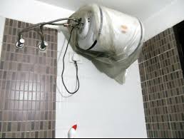 ಗ್ಯಾಸ್ ಗೀಸರ್ ಸೋರಿಕೆಯಿಂದ ಬೆಂಕಿ; ಮೂವರಿಗೆ ಗಾಯ