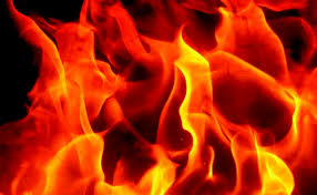 ​ಕಿಡಿಗೇಡಿಯಿಂದ ಕಾರಿಗೆ ಬೆಂಕಿ