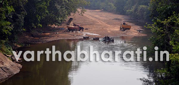 ಬೆಳ್ತಂಗಡಿ: ರಾಜಾರೋಷವಾಗಿ ನಡೆಯುತ್ತಿದೆ ಅಕ್ರಮ ಮರಳುಗಾರಿಕೆ