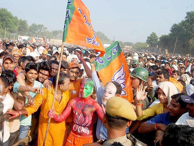 ಚುನಾವಣೆಗಳು, ಭಯೋತ್ಪಾದನೆ, ಭಟ್ಟಂಗಿ ಮಾಧ್ಯಮ