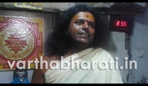 ಭಕ್ತರಿಗಾಗಿ ದೇವಸ್ಥಾನದಲ್ಲಿಯೇ ಹಾವು ಬಿಟ್ಟ ಪೂಜಾರಿ!   ಈಗ ಪೊಲೀಸರ ಅತಿಥಿ