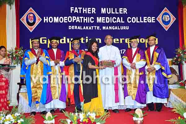 ವೈದ್ಯರು ರೋಗಿಗಳ ಸೇವೆಯ ಮೂಲಕ ಯಶಸ್ವೀ ವೈದ್ಯರಾಗಬೇಕು: ಡಾ.ಎಂ.ವಿಜಯ ಕುಮಾರ್