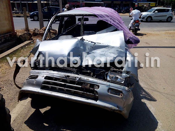 ಪೊಲೀಸ್ ವ್ಯಾನ್ - ಕಾರು ಢಿಕ್ಕಿ: ಹಲವರಿಗೆ ಗಾಯ