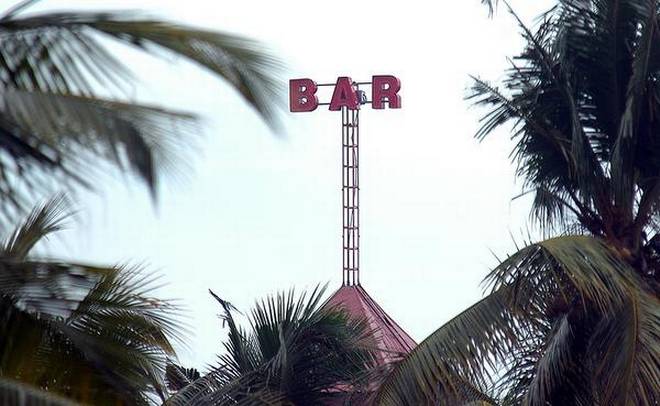 ಮದ್ಯದಂಗಡಿ ನಿಷೇಧ : ಸಣ್ಣ ಪಟ್ಟಣಗಳಲ್ಲಿ ಅಂತರ 220 ಮೀ.ಗೆ ಇಳಿಕೆ