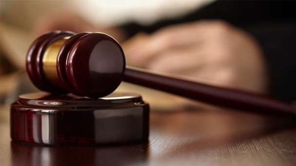 ನ್ಯಾಯಾಧೀಶರತ್ತ ಚಪ್ಪಲಿ ತೂರಿದ ಅಪರಾಧಿ