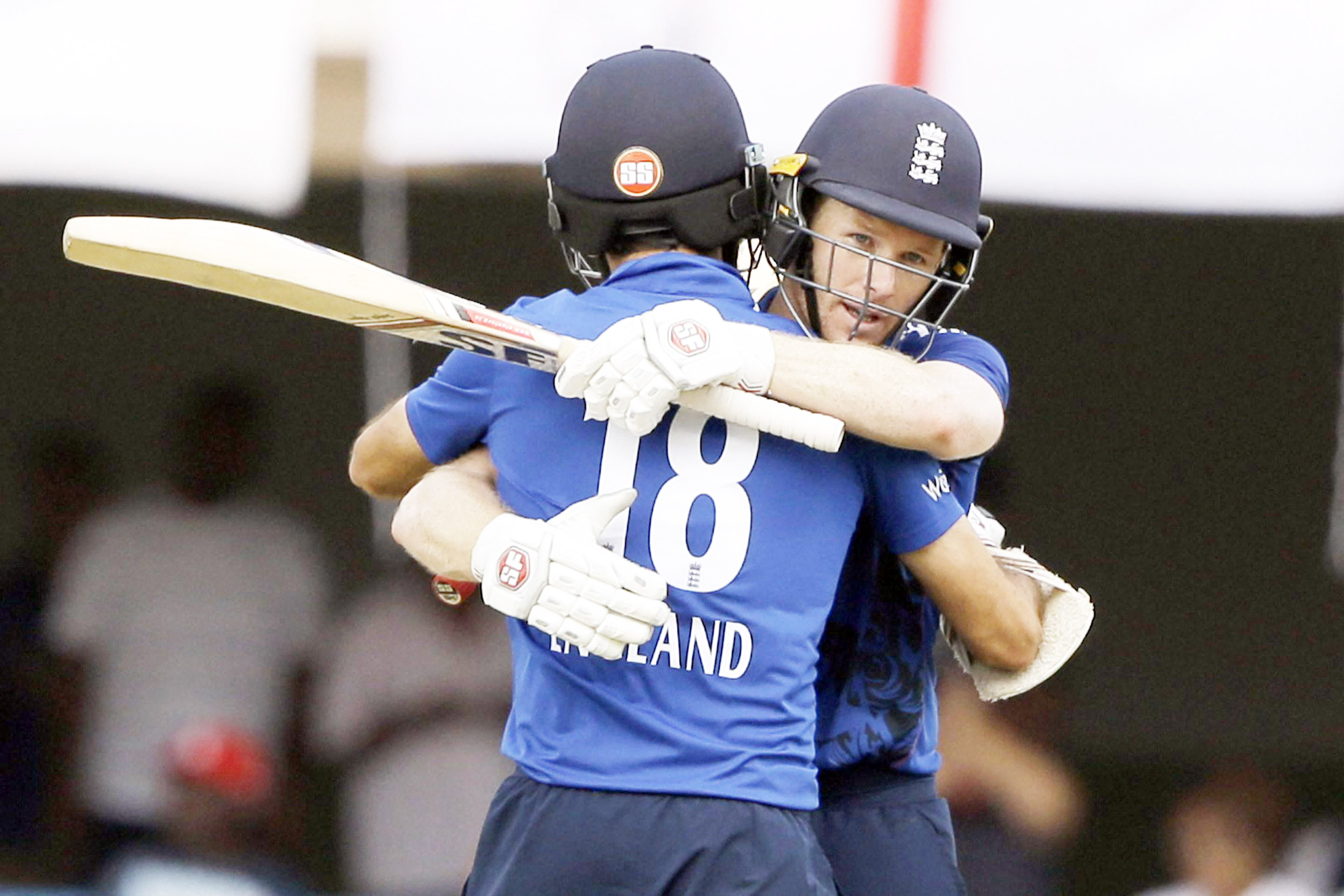 ಮೊದಲ ಏಕದಿನ: ಮೊರ್ಗನ್ ಶತಕ, ಇಂಗ್ಲೆಂಡ್‌ಗೆ ಗೆಲುವು