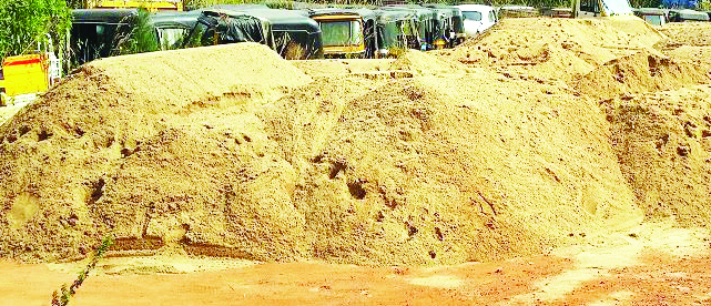 ಮರಳು ಮಾಫಿಯಾ ವಿರುದ್ಧ ಮುಗಿಬಿದ್ದ ಪೊಲೀಸರು