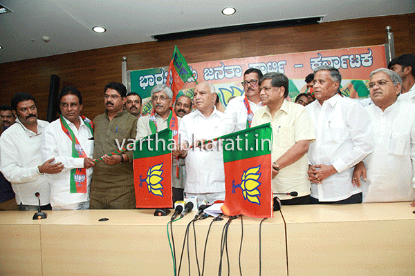 ಜಯಪ್ರಕಾಶ್ ಹೆಗ್ಡೆ  ಬಿಜೆಪಿಗೆ ಸೇರ್ಪಡೆ