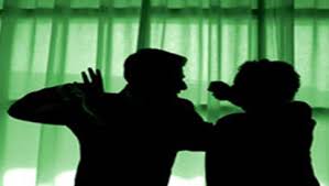 ರಾಜಕೀಯ ದ್ವೇಷದಿಂದ ಇಬ್ಬರ  ಮೇಲೆ ಹಲ್ಲೆ