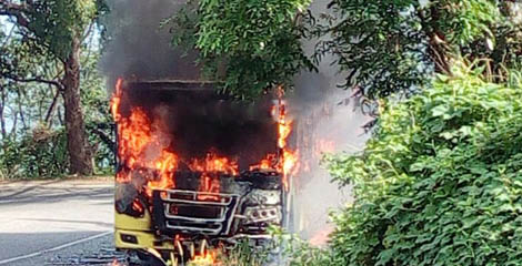 ಚಲಿಸುತ್ತಿರುವ ಕೆಎಸ್ಸಾರ್ಟಿಸಿ ಬಸ್‌ಗೆ ಬೆಂಕಿ: ಪ್ರಯಾಣಿಕರು ಪವಾಡಸದೃಶ ಪಾರು