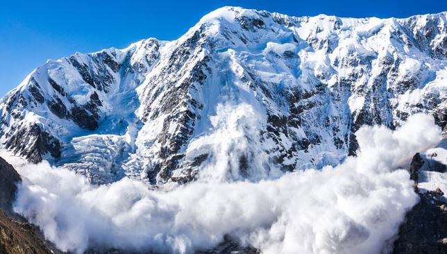 ಕೆನಡ : ನೀರ್ಗಲ್ಲು ಅಪ್ಪಳಿಸಿ 4 ಪರ್ವತಾರೋಹಿಗಳು ಸಾವು