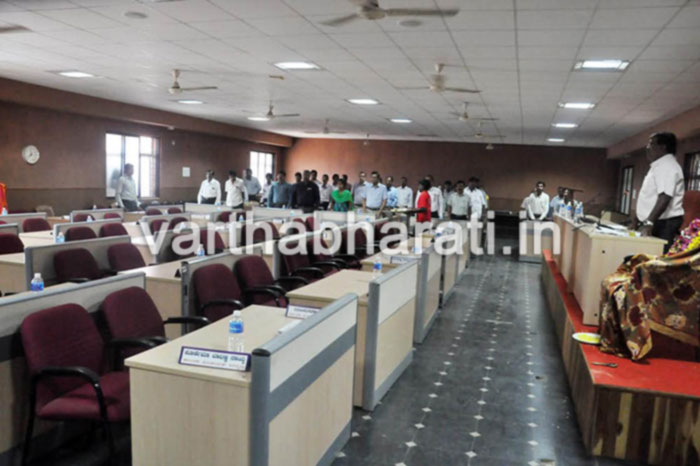 ಕುಂದಾಪುರ ತಾಪಂ ಇಒ ವರ್ಗಾವಣೆಗೆ ಆಗ್ರಹಿಸಿ ಸಭಾತ್ಯಾಗ