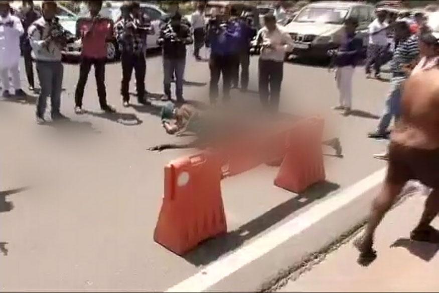 ಬರ ಪರಿಹಾರ ಬಿಡುಗಡೆಗೆ ಆಗ್ರಹಿಸಿ ತಮಿಳುನಾಡಿನ ರೈತರಿಂದ ಬೆತ್ತಲೆ ಪ್ರತಿಭಟನೆ