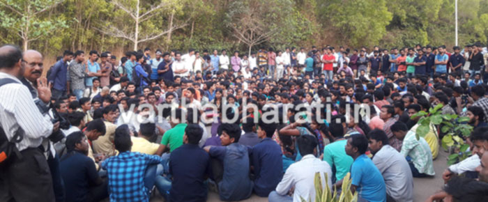 ಏಕಾಏಕಿ 760 ಕಾರ್ಮಿಕರನ್ನು ಕೈಬಿಟ್ಟ ಸುಜ್ಲಾನ್ ಕಂಪೆನಿಯ ವಿರುದ್ಧ ಕಾರ್ಮಿಕರ ಪ್ರತಿಭಟನೆ