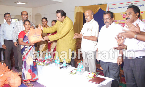 ಪಡಿತರ ದುರುಪಯೋಗ ತಡೆಯಲು ಆಧಾರ ಜೋಡಣೆ; ಪ್ರಮೋದ್