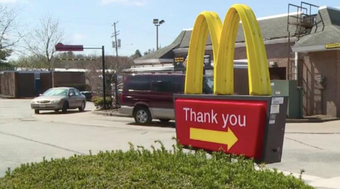 ಪುಟಾಣಿ ತಂಗಿಯೊಂದಿಗೆ ತಂದೆಯ ವ್ಯಾನ್ ಚಲಾಯಿಸಿಕೊಂಡು ಮೆಕ್ ಡೊನಾಲ್ಡ್ ಗೆ ತೆರಳಿದ 8ರ ಪೋರ