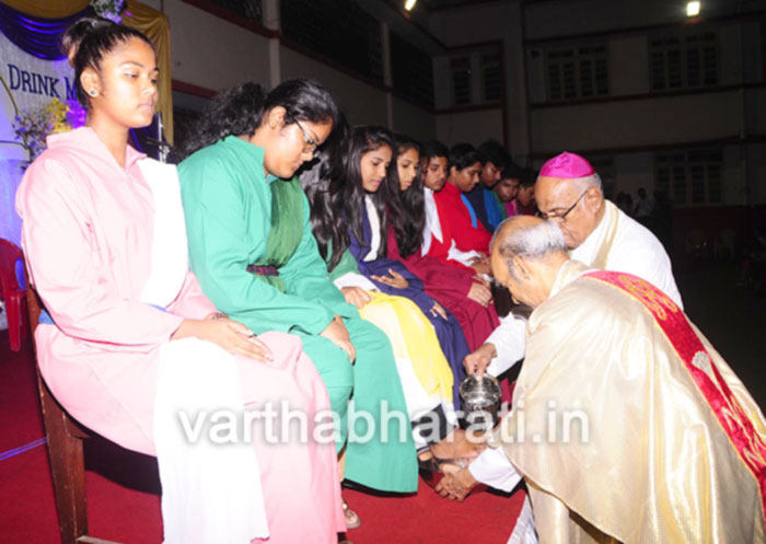 ಮುಂಬೈಯಲ್ಲಿ ಮೊಂಡಿ ಥರ್ಸ್ ಡೇ ಆಚರಣೆ