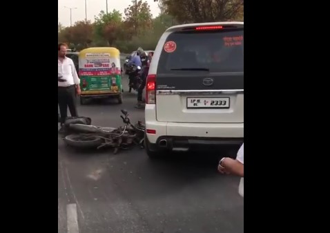 ಅಪಘಾತ ಎಸಗಿ ರಾಜಾರೋಷವಾಗಿ ಪರಾರಿಯಾದ ಹಿಂದೂ ಯುವ ವಾಹಿನಿ ಸದಸ್ಯನ ಕಾರು