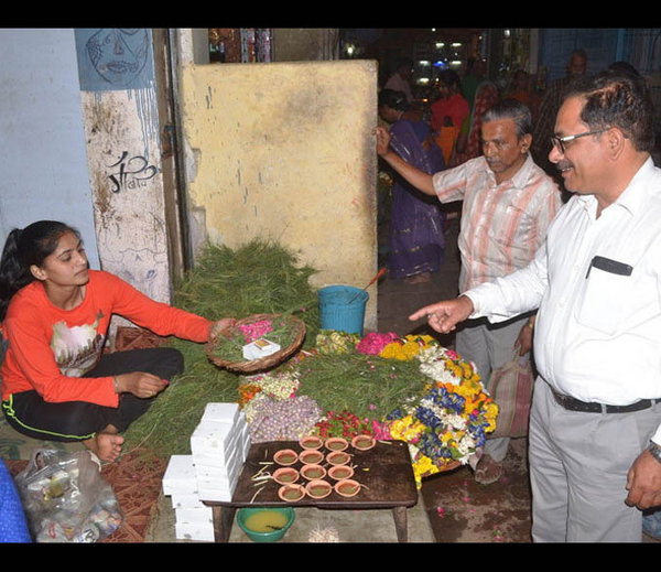 ಹೂ ಮಾರುವ ಮಹಿಳಾ ಕುಸ್ತಿಪಟು
