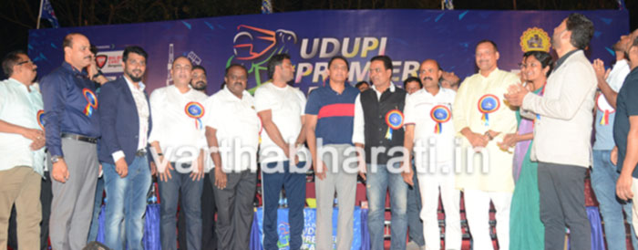 ಮಂಗಳೂರಿಗೆ ಆಗಮಿಸಿದ ಕ್ರಿಕೆಟಿಗ ಅಝರುದ್ದೀನ್, ಸುನೀಲ್ ಜೋಶಿ