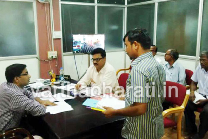 ಶಿವಮೊಗ್ಗ ಸಮಾಜ ಕಲ್ಯಾಣ ಇಲಾಖಾ ಕಚೇರಿಗೆ ಡಿ.ಸಿ. ದಿಢೀರ್ ಭೇಟಿ: ಇಬ್ಬರು ನೌಕರರಿಗೆ ಶೋಕಾಸ್ ನೋಟಿಸ್!