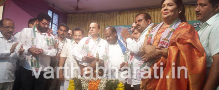 ಮೋದಿ ದೇಶವನ್ನು ತಪ್ಪುದಾರಿಗೆ ಎಳೆಯುತ್ತಿದ್ದಾರೆ, ಈಗಲೇ ಎಚ್ಚೆತ್ತುಕೊಳ್ಳಿ: ಕುಮಾರಸ್ವಾಮಿ