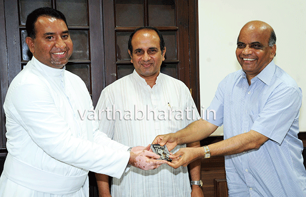 ಅಲೋಶಿಯಸ್ ಕಾಲೇಜಿನ ನೂತನ ಪ್ರಾಂಶುಪಾಲರಾಗಿ ರೆ.ಫಾ.ಡಾ.ಪ್ರವೀಣ್ ಮಾರ್ಟಿಸ್ ಅಧಿಕಾರ ಸ್ವೀಕಾರ