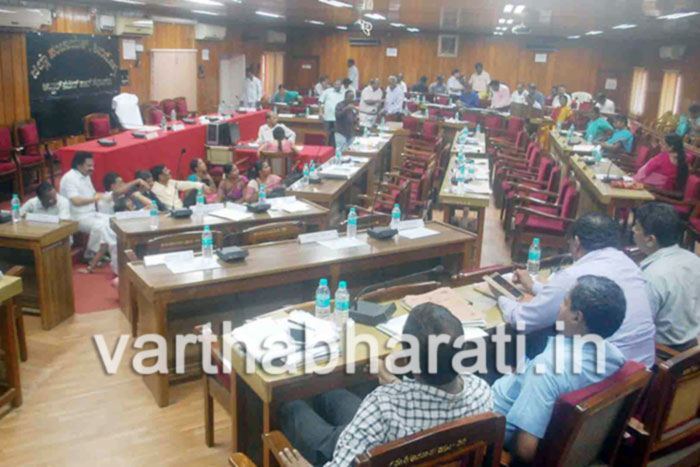 ಶಿವಮೊಗ್ಗ ಜಿಪಂ ವಿಶೇಷ ಸಾಮಾನ್ಯ ಸಭೆಯಲ್ಲಿ ಬಿಜೆಪಿ ಹೈಡ್ರಾಮಾ